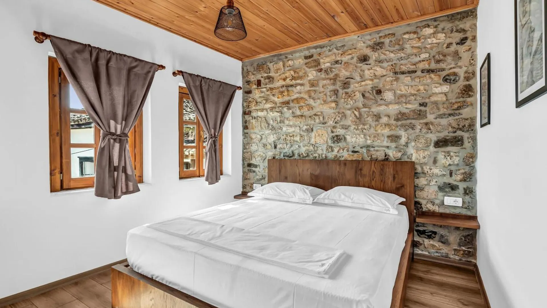 Vila Sofia, Berat Castle